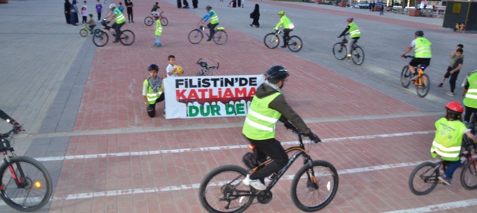 Muş’ta bisikletçilerden Filistin’e destek turu